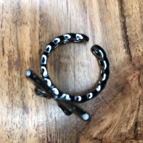 Butterfly Cuff Ring - Picture 4 of 6